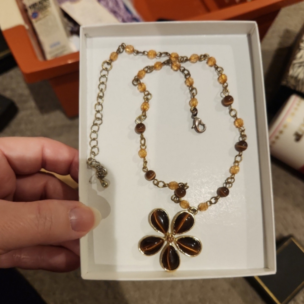 Vintage Tigers eye necklace. "Flower"
